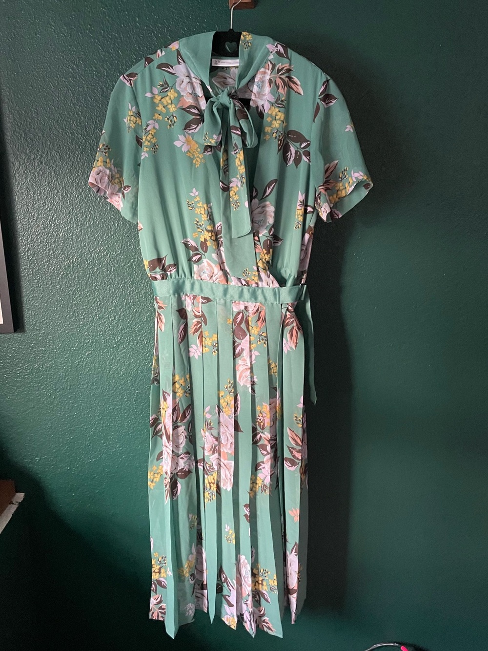 New York & Co pastel Green Floral Pleated Midi Dress with Tie Neck XS